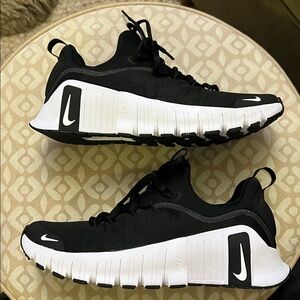 Like New Nike Metcon Free 6 - Women’s